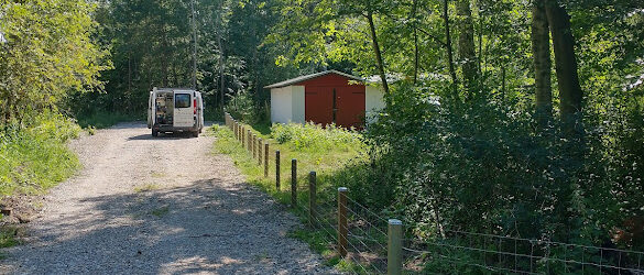 Opsætning af trådhegn med stolper (50 m)